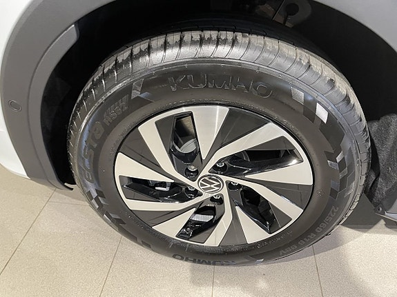 Volkswagen T-Roc 8 of 16
