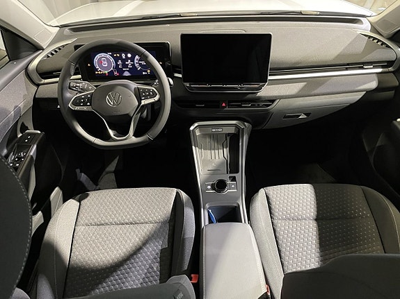 Volkswagen T-Roc 11 of 16
