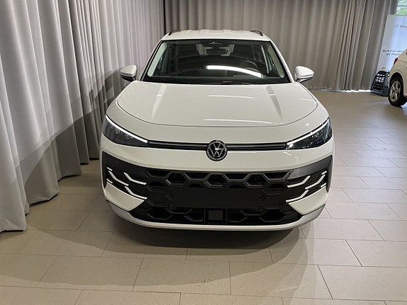 Volkswagen T-Roc 2 of 16