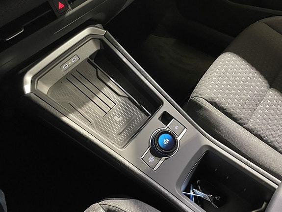 Volkswagen T-Roc 15 of 16