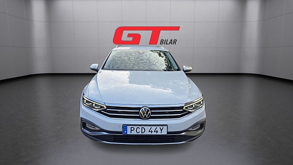 Volkswagen Passat Alltrack 2 of 20