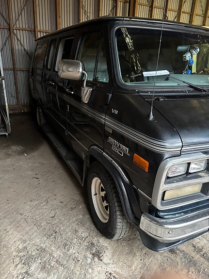 Chevrolet G20 2 of 5