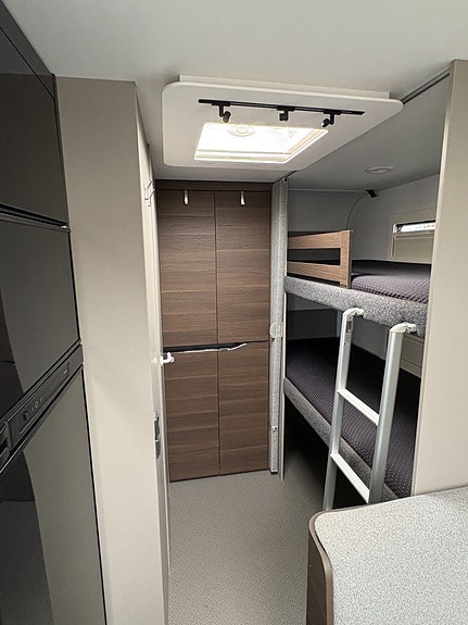Adria ALPINA 663 PT (Isabella Commendore North med Mega Frame stativ) 6 of 8