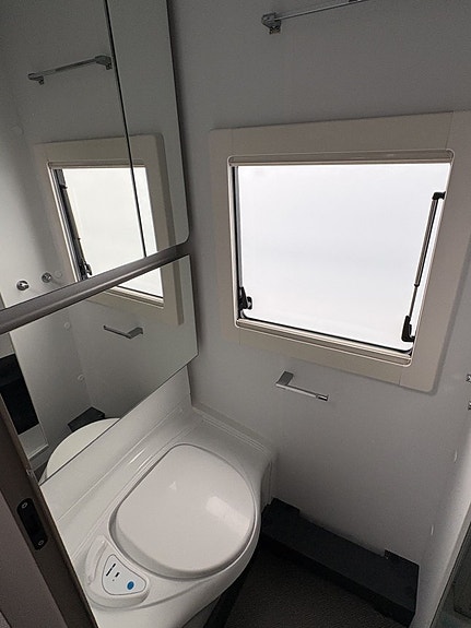 Adria ALPINA 663 PT (Isabella Commendore North med Mega Frame stativ) 8 of 8