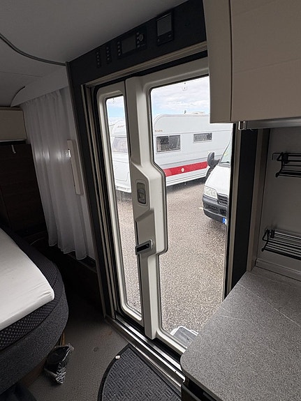 Adria ALPINA 663 PT (Isabella Commendore North med Mega Frame stativ) 3 of 8