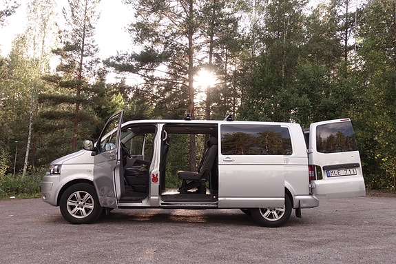 Volkswagen Caravelle 8 of 21