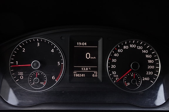 Volkswagen Caravelle 21 of 21