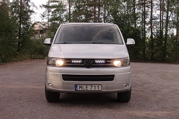 Volkswagen Caravelle 3 of 21