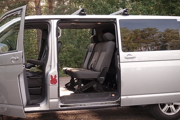 Volkswagen Caravelle 7 of 21
