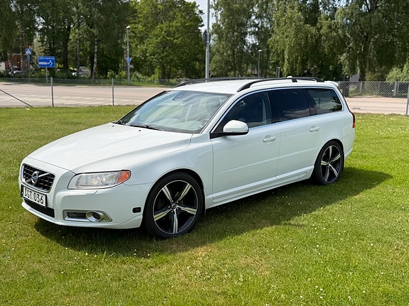 Volvo V70 2 of 6