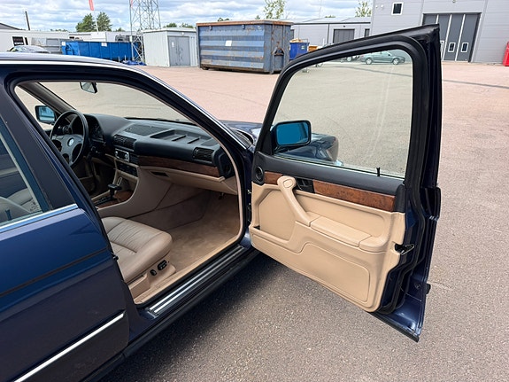 BMW 750iL 15 of 22