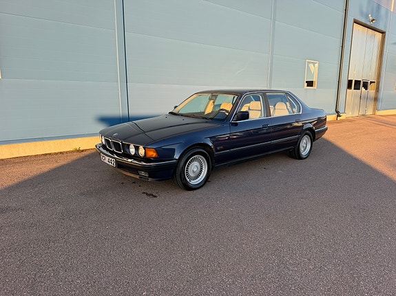 BMW 750iL 3 of 22