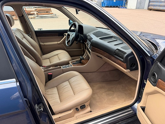 BMW 750iL 16 of 22