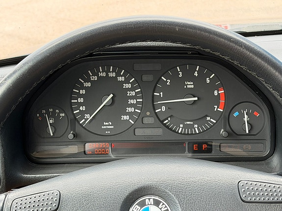 BMW 750iL 18 of 22