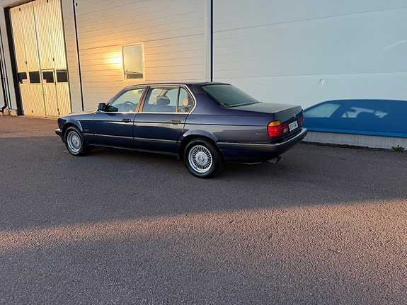 BMW 750iL 2 of 22