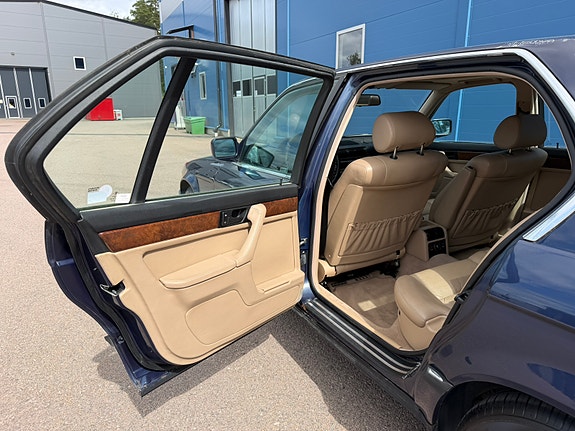 BMW 750iL 11 of 22