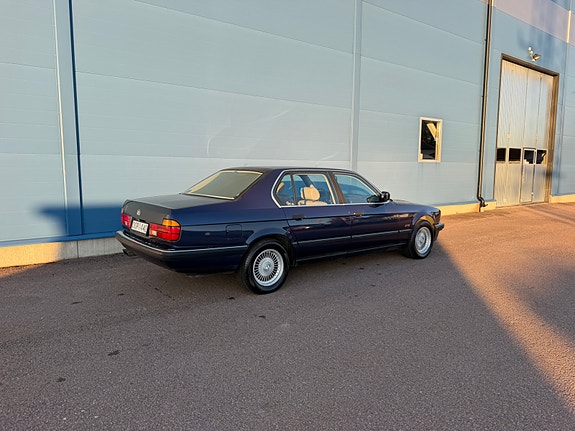 BMW 750iL 5 of 22