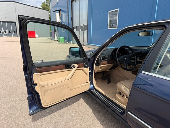 BMW 750iL 9 of 22