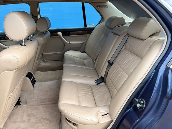 BMW 750iL 12 of 22