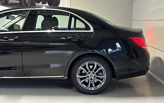 Mercedes-Benz C180 9 of 28