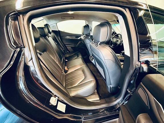 Maserati Ghibli 10 of 16