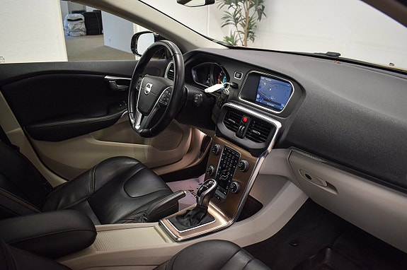 Volvo V40 Cross Country 9 of 25