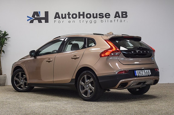 Volvo V40 Cross Country 2 of 25