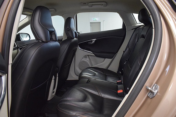 Volvo V40 Cross Country 21 of 25