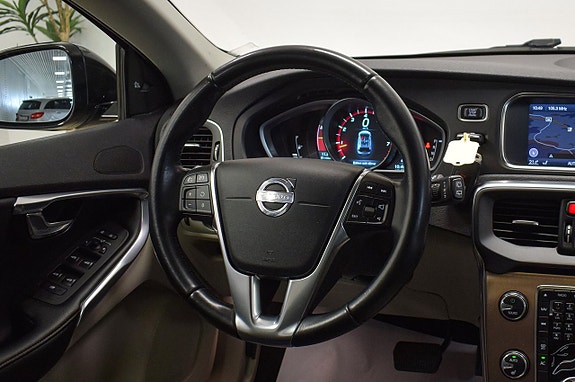 Volvo V40 Cross Country 10 of 25