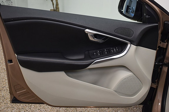 Volvo V40 Cross Country 19 of 25