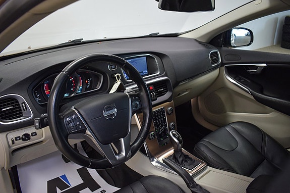 Volvo V40 Cross Country 7 of 25