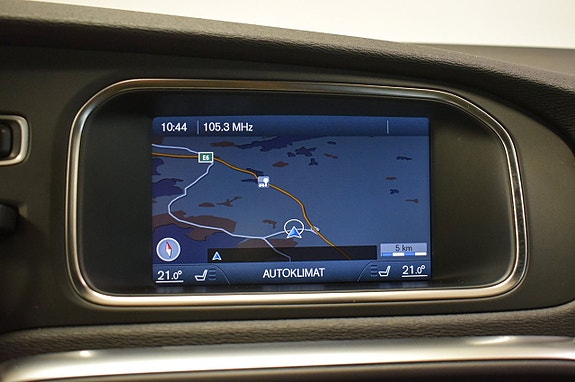 Volvo V40 Cross Country 15 of 25
