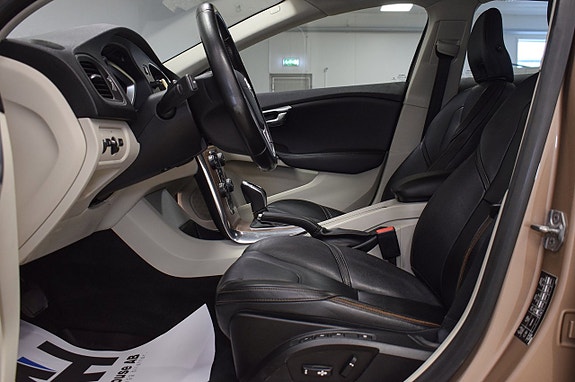 Volvo V40 Cross Country 6 of 25