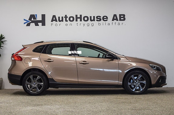 Volvo V40 Cross Country 3 of 25