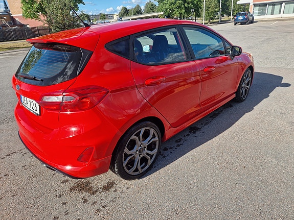 Ford Fiesta 2 of 4