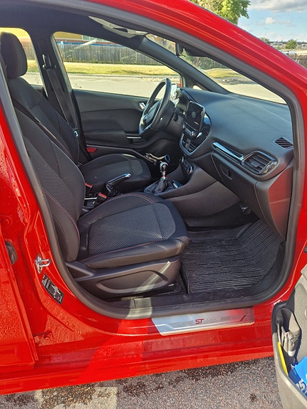 Ford Fiesta 3 of 4
