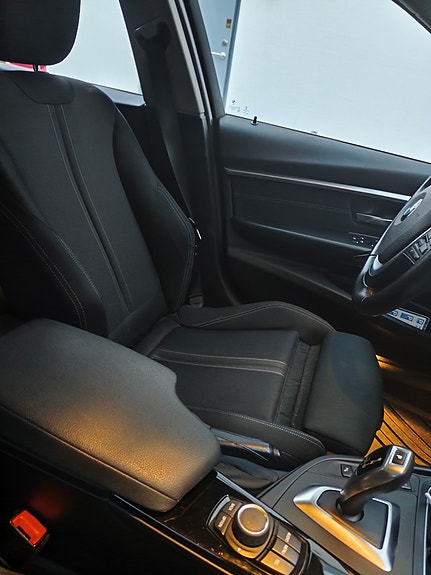 BMW 320d 14 of 14