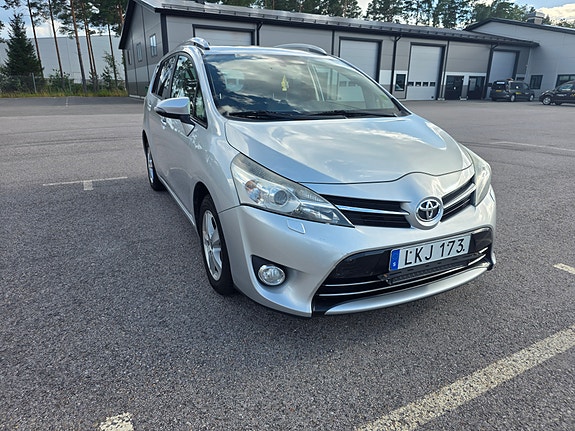 Toyota Verso 2 of 5