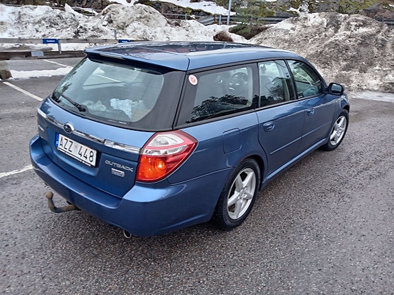 Subaru Legacy 3 of 5