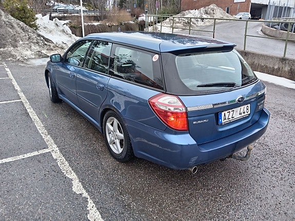 Subaru Legacy 2 of 5