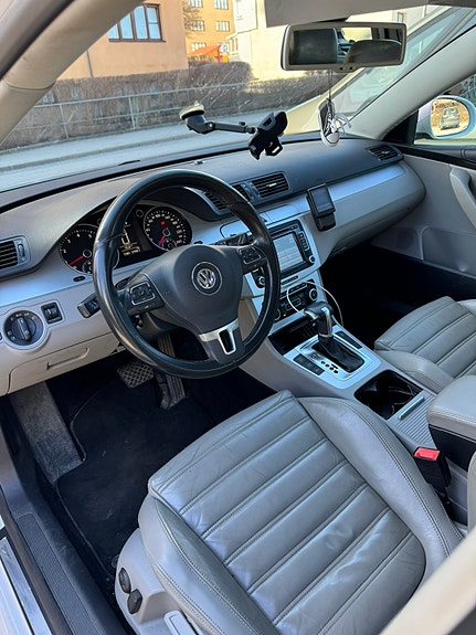 Volkswagen Passat 2 of 5