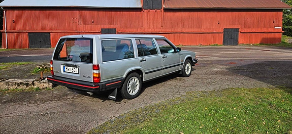 Volvo 745 2 of 9
