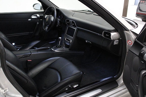 Porsche 911 Carrera S 10 of 15