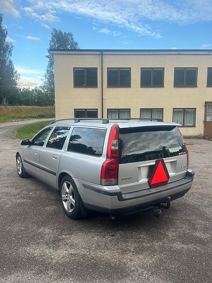 Volvo V70 4 of 7
