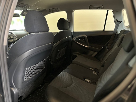 Toyota RAV4 18 of 21