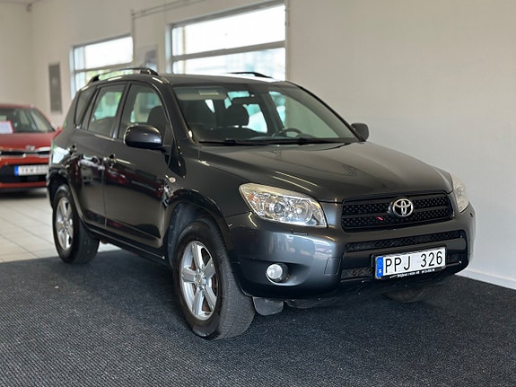 Toyota RAV4 7 of 21