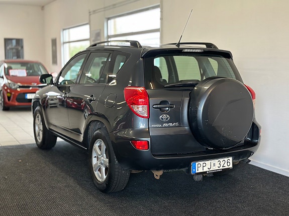 Toyota RAV4 8 of 21