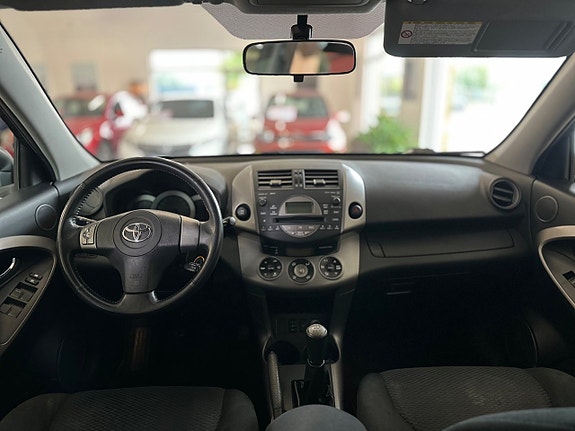 Toyota RAV4 16 of 21