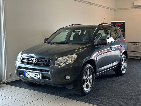 Toyota RAV4 4 of 21