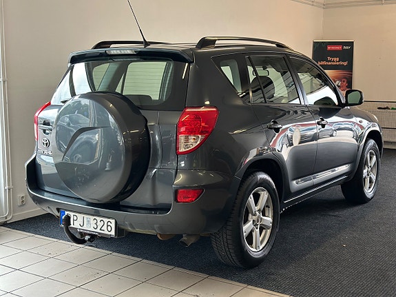 Toyota RAV4 5 of 21